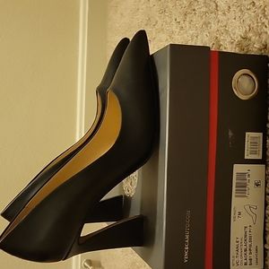 NEW Vince Camuto Black NW Pumps Size 7